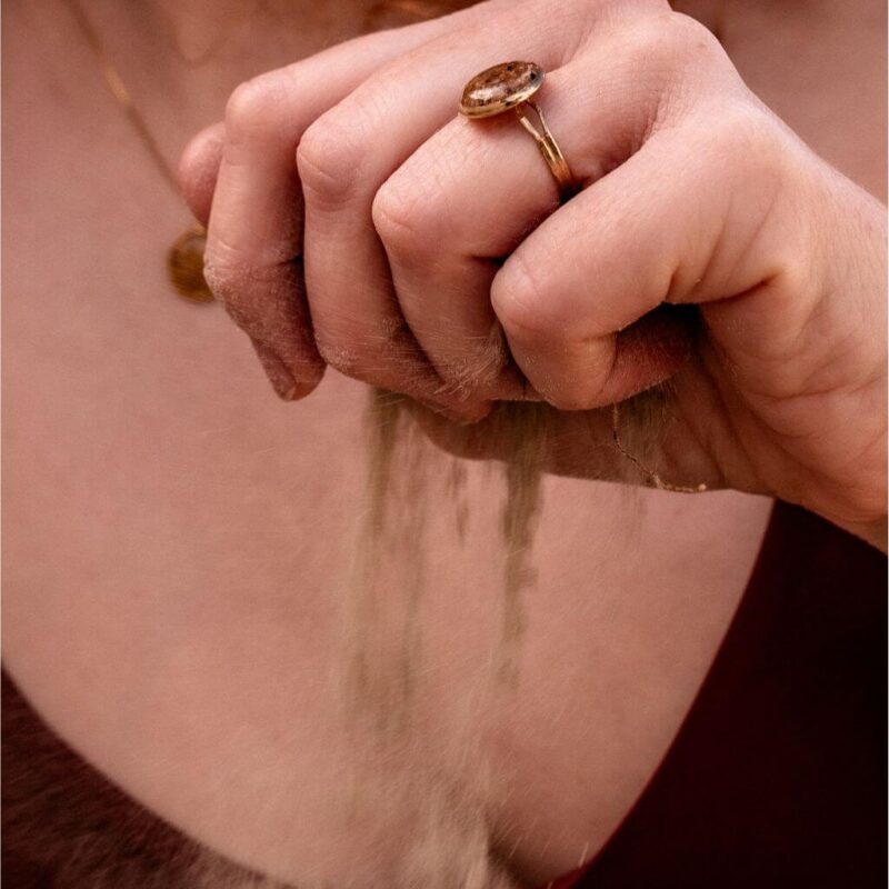 Alternative view of Kystguld ring – håndlavet smykke fra Cup of Hygge